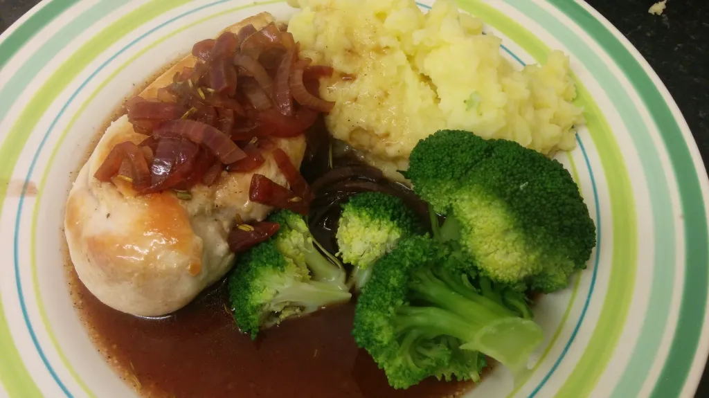 Photograph of Balsamic chicken with creamy mash.