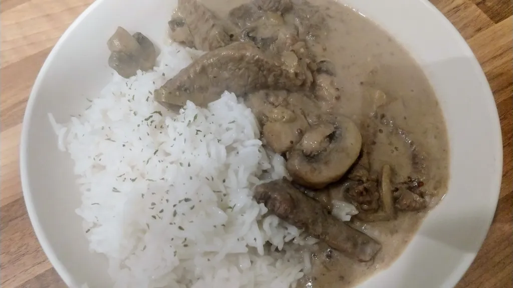Photograph of Beef stroganoff.