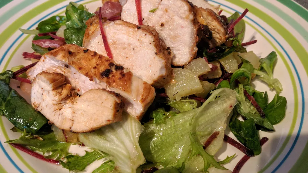 Photograph of Cajun chicken salad with bacon and potatoes.
