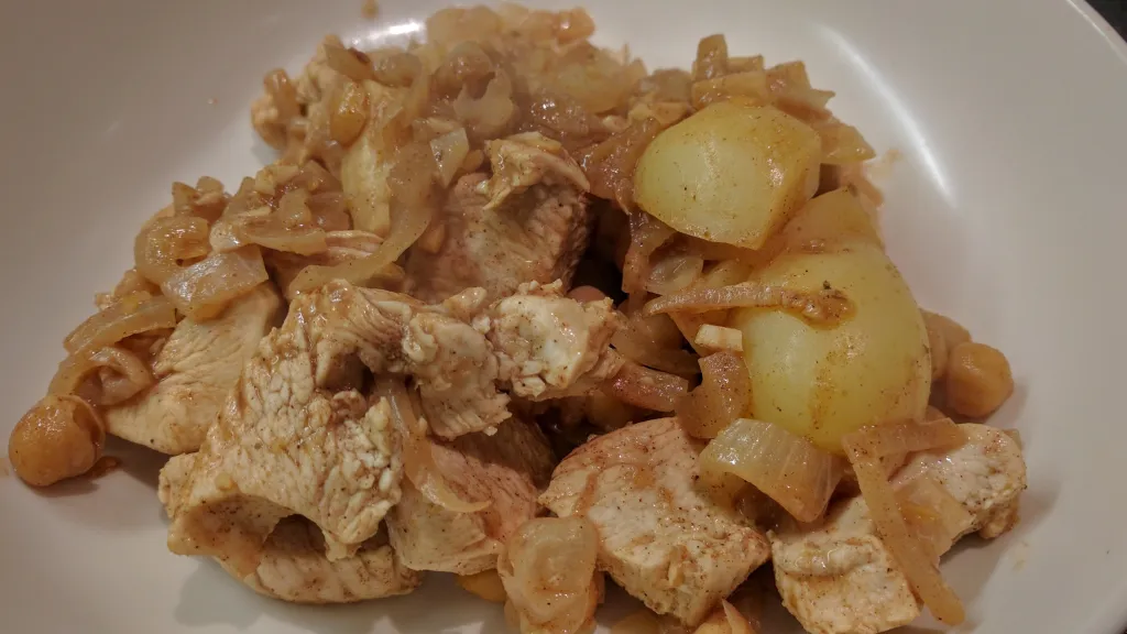Photograph of Chicken, chickpea & lemon casserole.