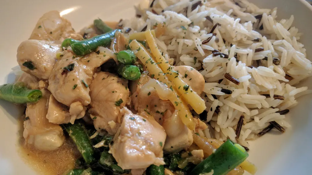 Photograph of Chicken, ginger & green bean hotpot.