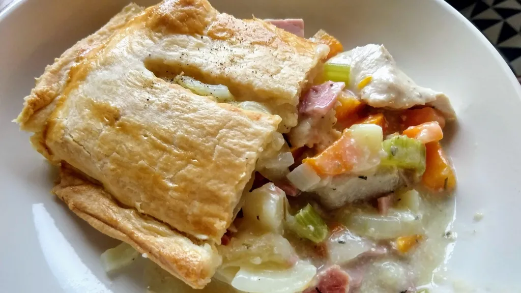 Photograph of Chicken & ham pie.