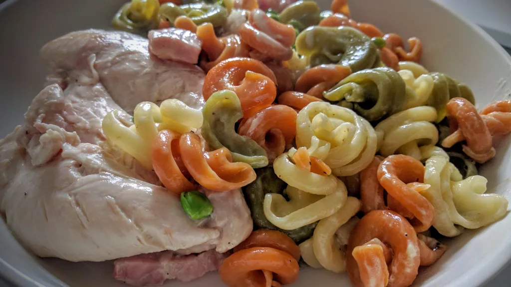 Photograph of Chicken with creamy bacon penne.