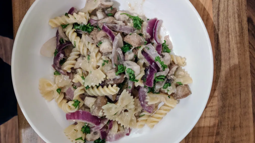 Photograph of Garlicky mushroom penne.