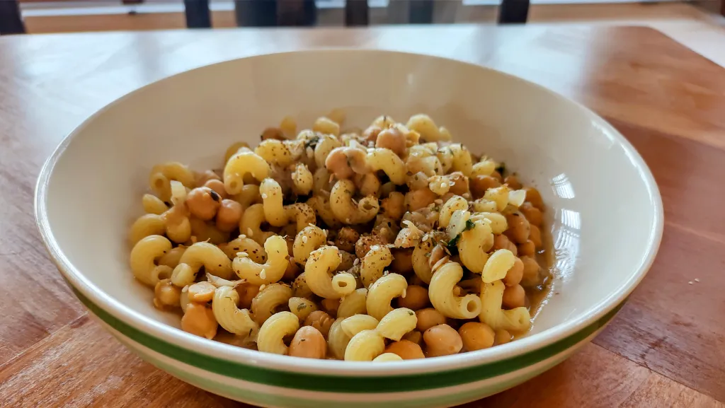 Photograph of Gigli with chickpeas and za’atar.