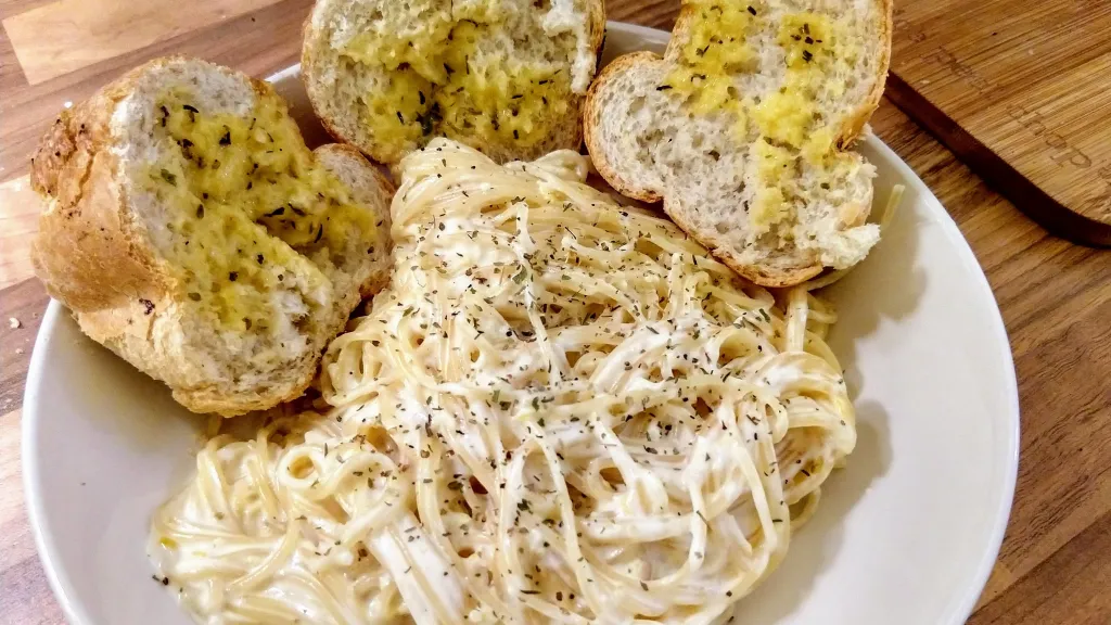 Photograph of Lemon and parmesan capellini.