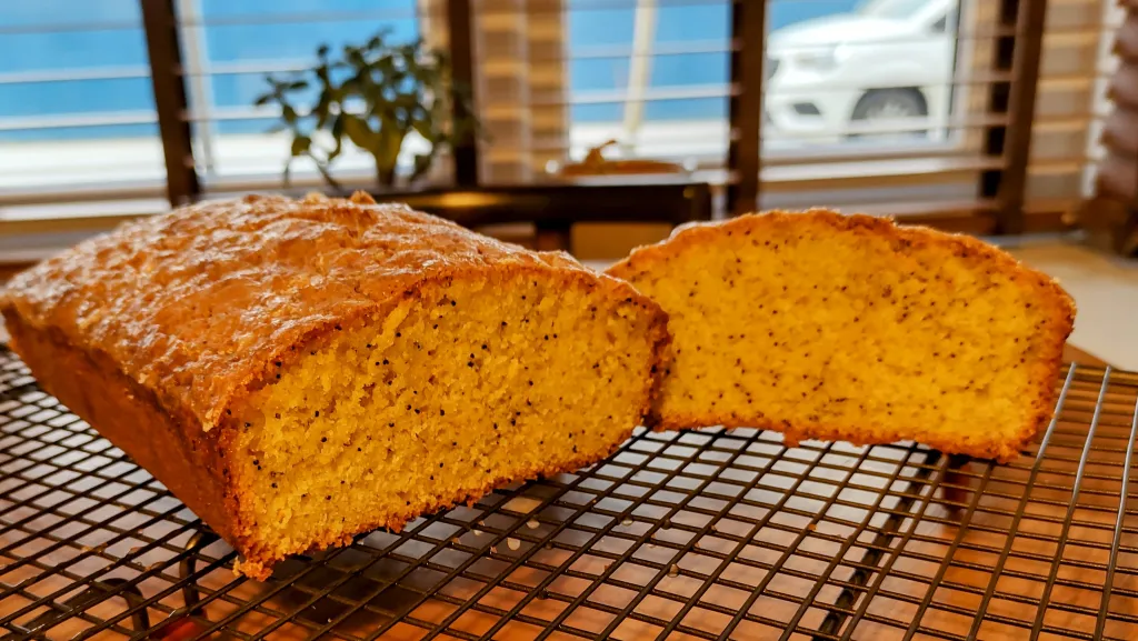 Photograph of Lemon and poppy seed cake.