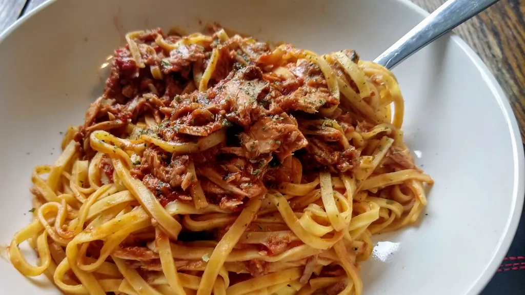 Photograph of Linguine with tuna sauce.