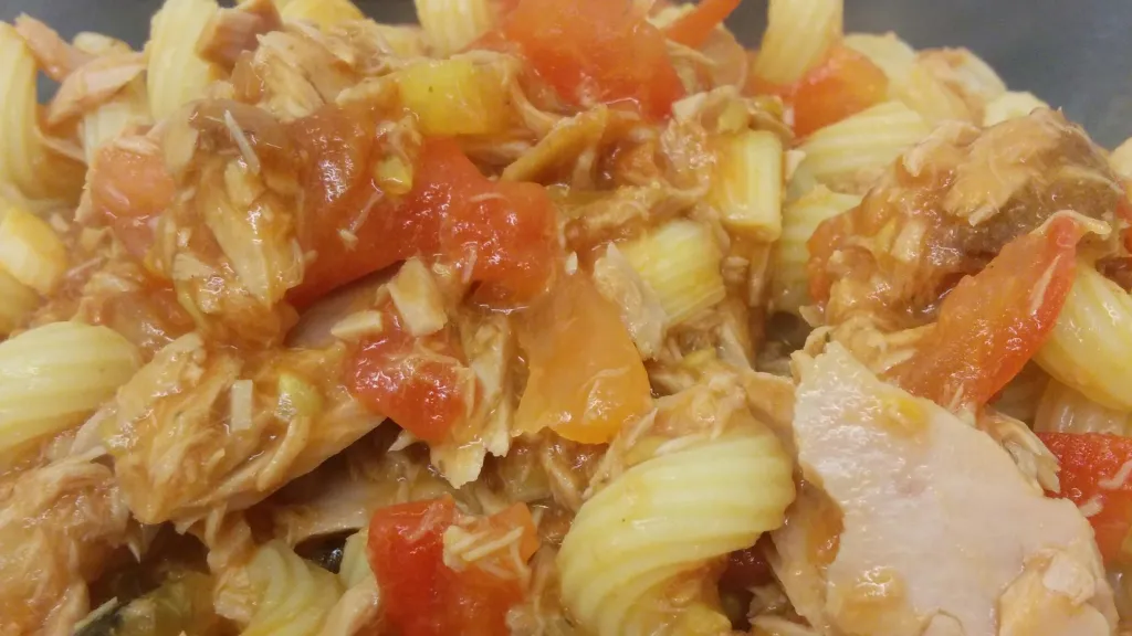 Photograph of Olive & tuna pasta.