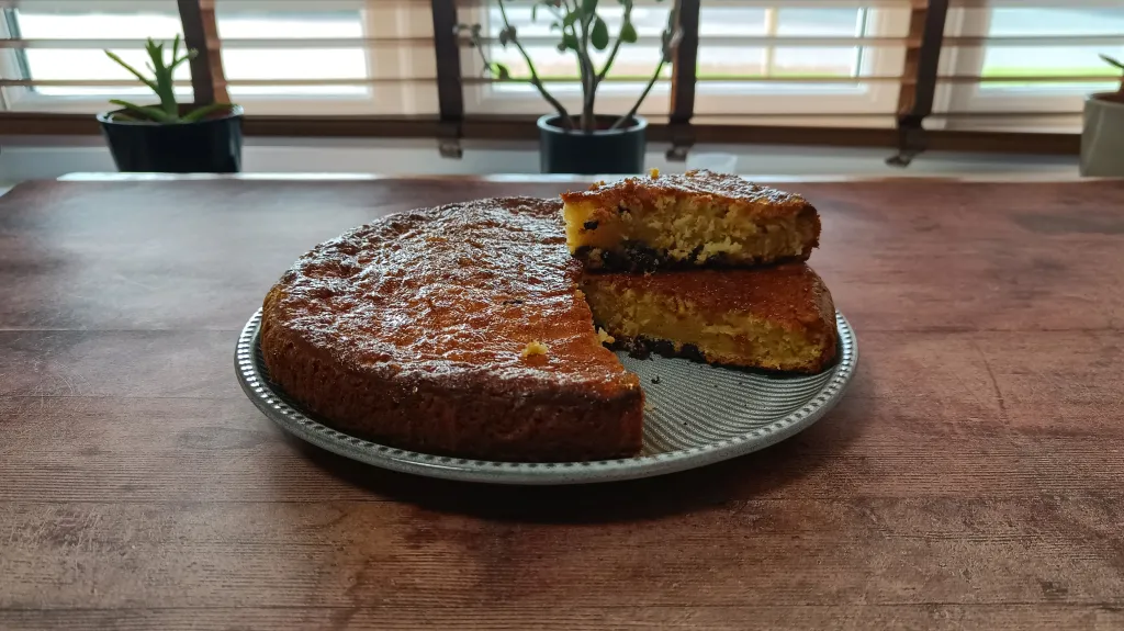 Photograph of Orange sponge cake.