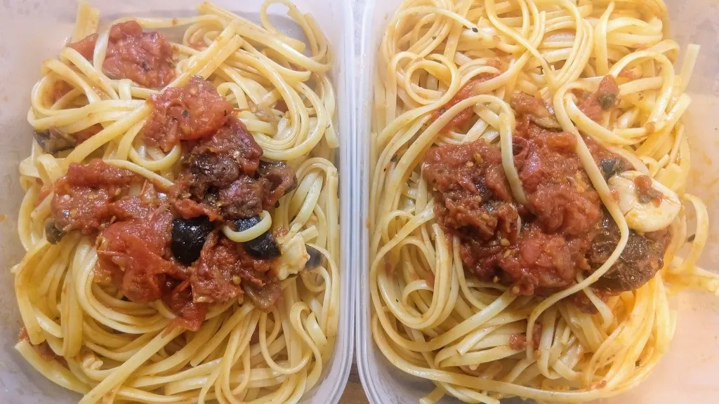 Photograph of Pasta puttanesca.