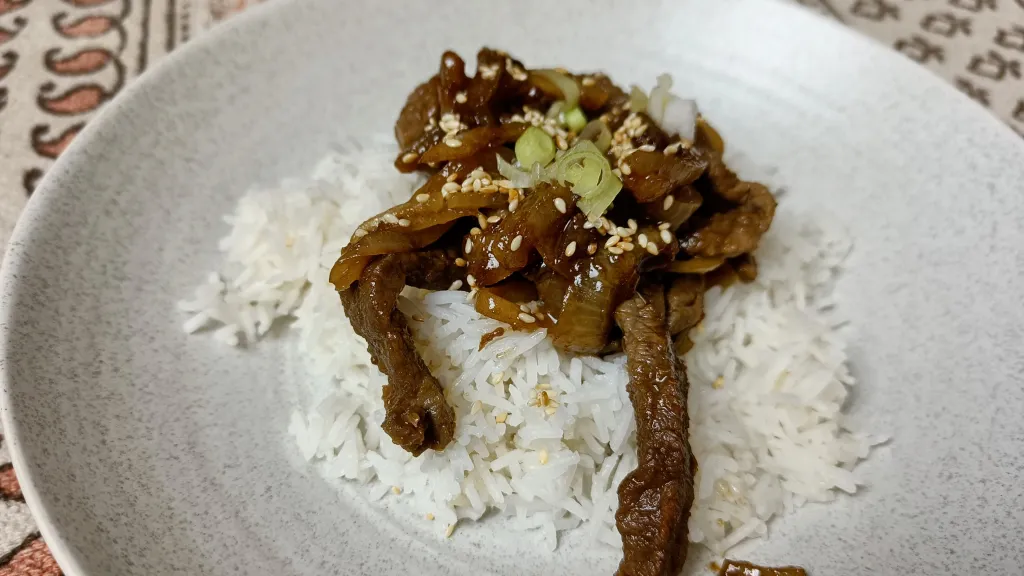 Photograph of Sesame barbecued beef.