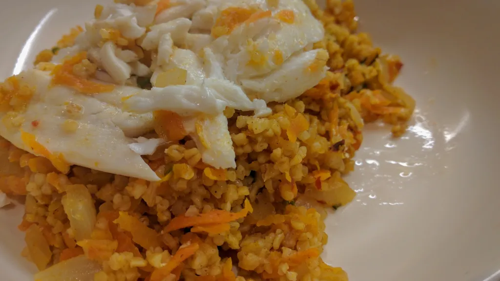 Photograph of Spiced bulghar pilaf with fish.