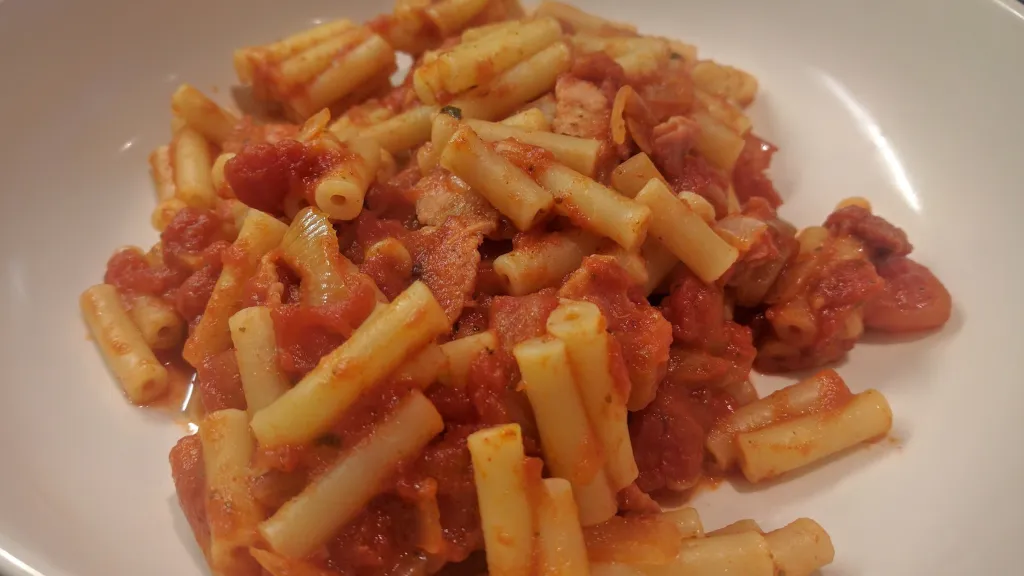 Photograph of Super smoky bacon & tomato spaghetti.