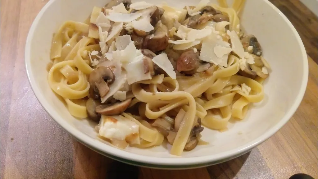 Photograph of Tagliatelle with goat's cheese.