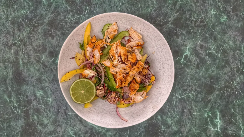 Photograph of Tandoori chicken chaat.