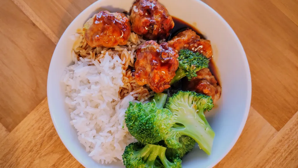 Photograph of Teriyaki meatball bowls.