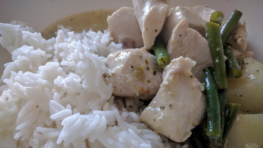 Photograph of Thai green chicken curry.