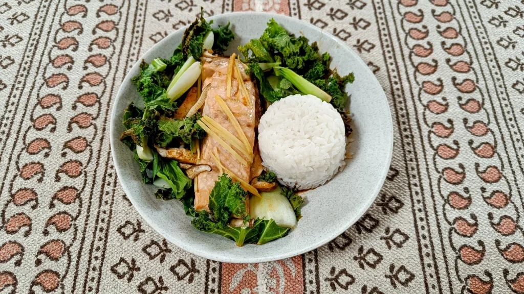 Photograph of Thai-style salmon parcels with greens & rice.