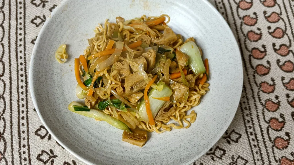 Photograph of The best vegan chow mein.