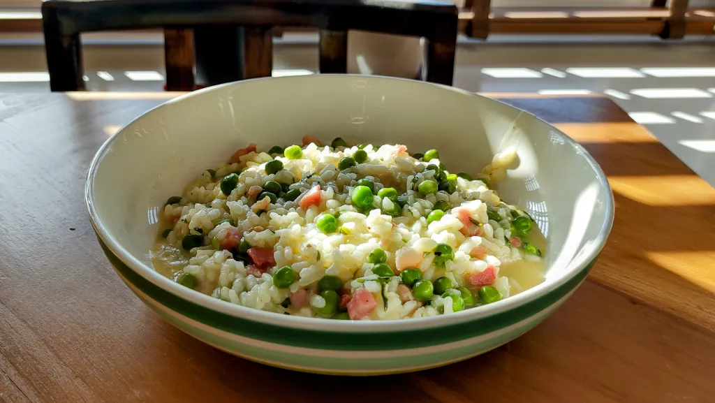 Photograph of Veneto-style rice and peas.