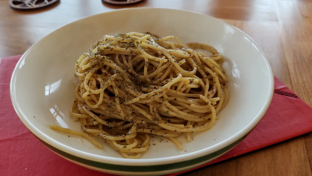 Photograph of Za'atar cacio e pepe.